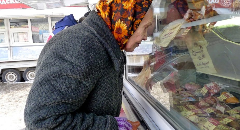 Опитування Нацбанку: Понад 26% українців економлять навіть на продуктах