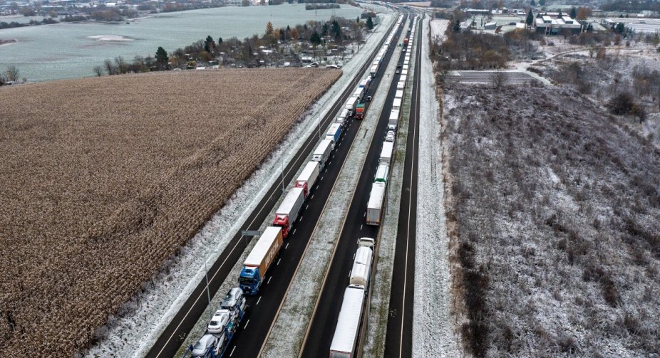 More than 2.5 thousand trucks in line at the Polish-Ukrainian border, - State Border Guard Service