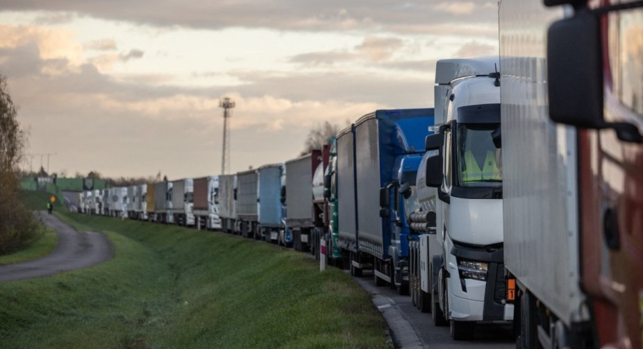 Відновлено рух вантажівок на кордоні України та Словаччини: пункт "Вишнє-Нємецьке" відкрито