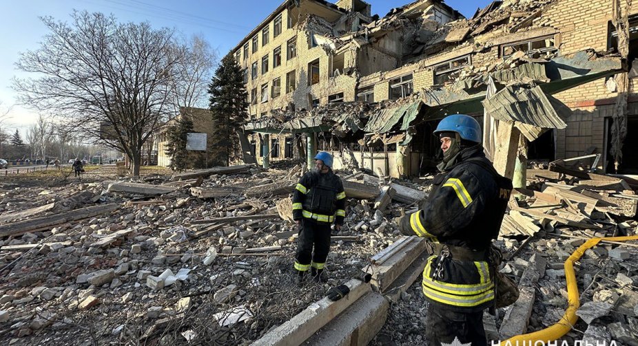 Night attack by Russians: Residential buildings and businesses damaged in three regions