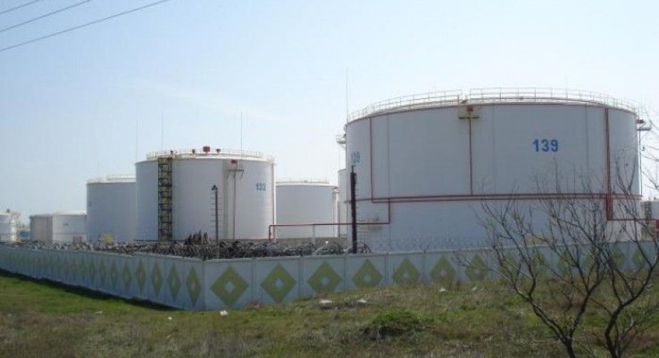 Дрони СБУ та ГУР атакували нафтобазу у Феодосії, яка забезпечує російські війська паливом