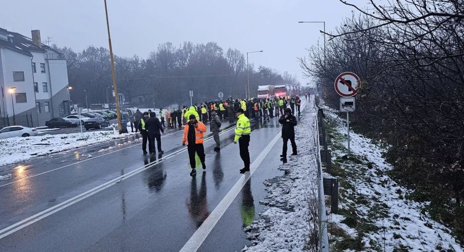 Slovak carriers threaten to completely block the Vysne Nemecke checkpoint