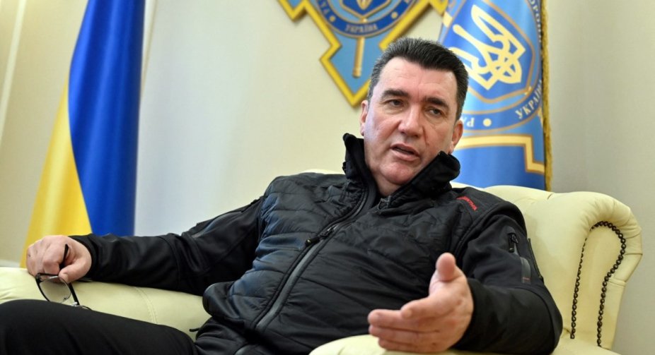 Данілов закликає не перетворювати на трагедію ситуацію з військовою допомогою США