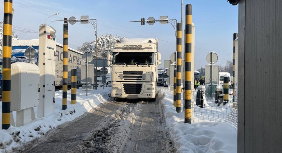 Traffic resumed at Dorohusk checkpoint blocked by protesters with a truck - Derkach