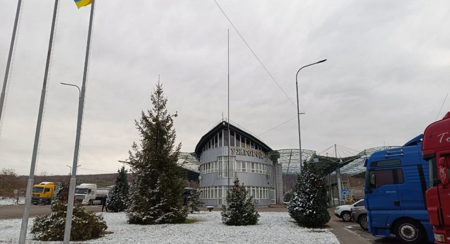 The Slovak side has partially resumed the passage of trucks through the Uzhhorod checkpoint