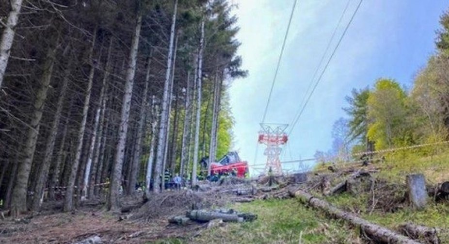 Mottarone cable car crash: Italy investigates cause of accident