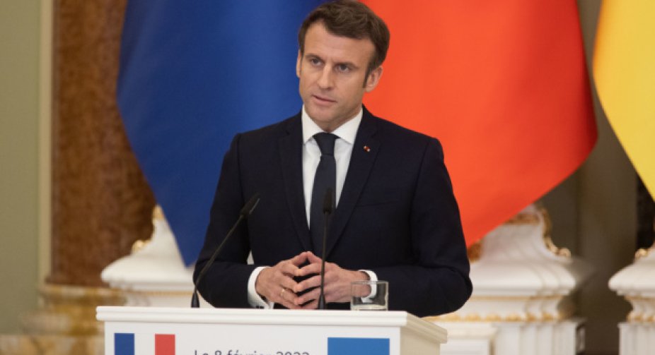 Макрон готовий до діалогу з Путіним за умови будівництва міцного миру