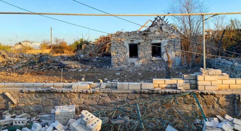 Російські військові обстріляли передмістя Херсона, постраждало подружжя 