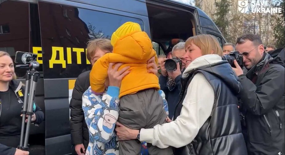Україна повернула з окупації додому ще трьох дітей
