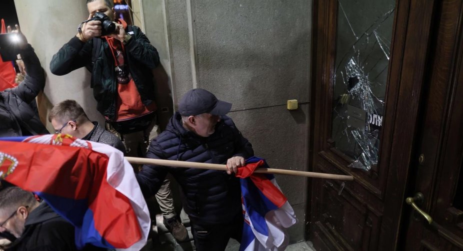 Opposition "Serbia Against Violence" tried to force its way into Belgrade city administration: details