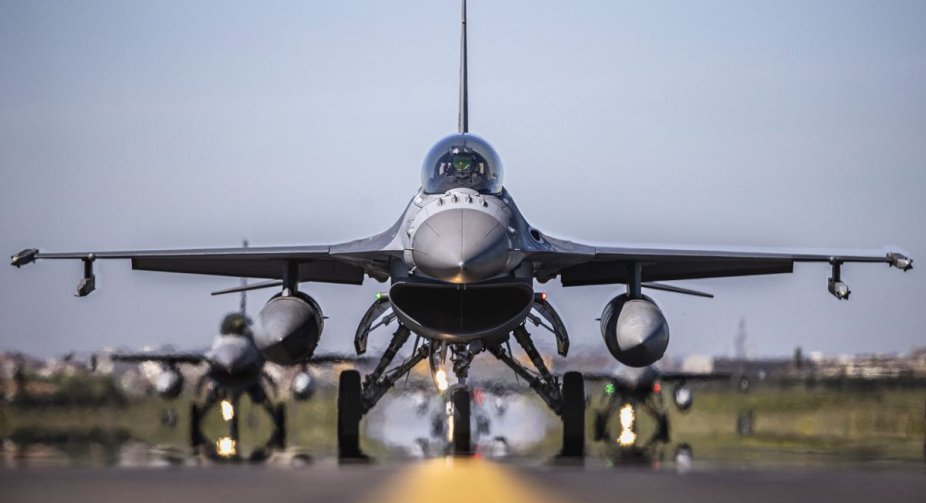 Newsweek повідомляє про можливе прибуття F-16 в Україну, але Повітряні сили заперечують (ОНОВЛЕНО)