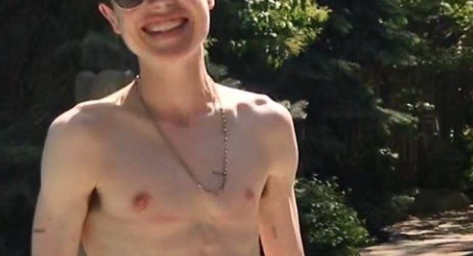 Elliot Page: Actor wins praise for sharing swimming shorts image after top surgery