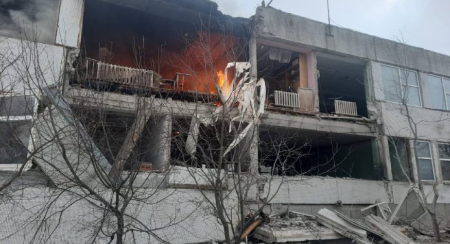 Росіяни завдали авіаударів по Куп'янському району: загинула жінка, палає школа 