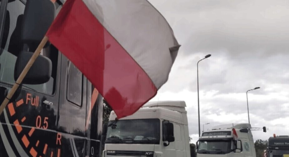 Three checkpoints on the border of Ukraine and Poland remain blocked, hundreds of trucks are in queues, - SBGS spokesman
