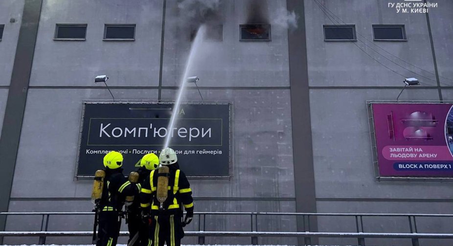 У Києві сталася пожежа в одному з ТЦ: проводиться евакуація відвідувачів (ОНОВЛЕНО)