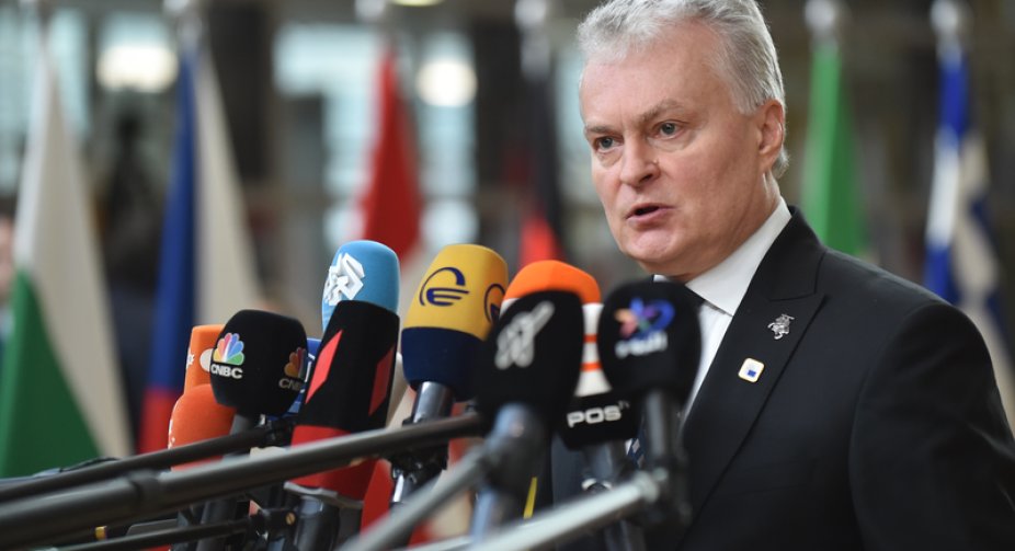Європа має відігравати більш активну роль у наданні озброєння Україні, - Науседа