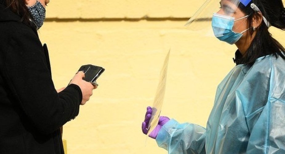 Melbourne lockdown: Fears over outbreak sparks restrictions