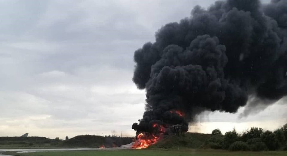 Спецоперація ГУР: Розвідники пройшли 600 км пішки, щоб атакувати російський аеродром у Сольцях минулого року