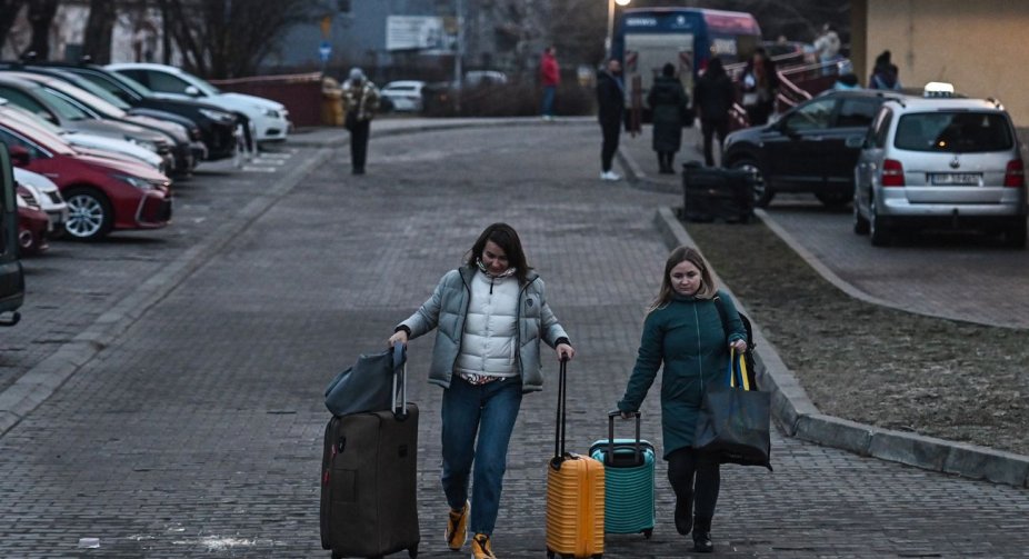 Україна та ЄС обговорюють перспективи повернення українських біженців та майбутні міграційні правила, - Politico