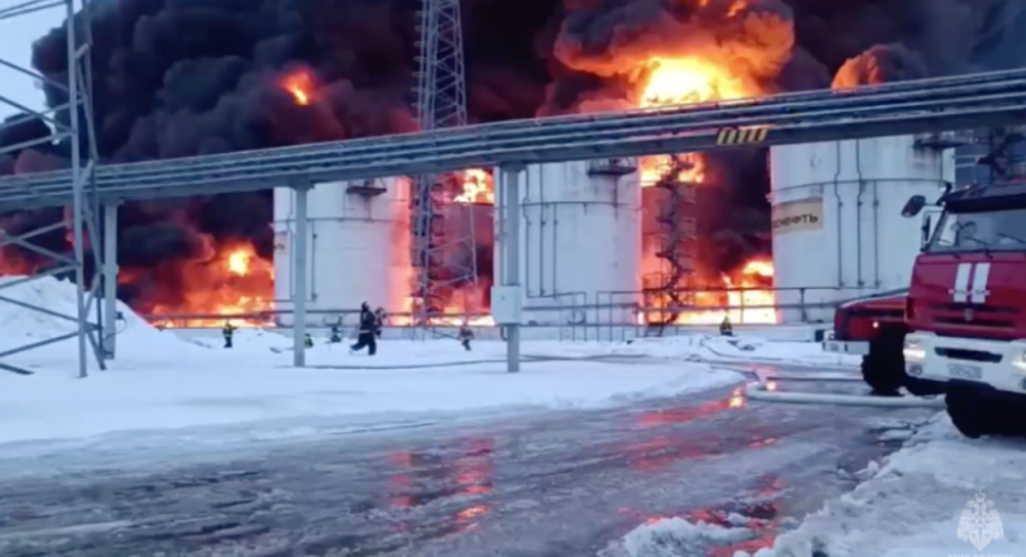 Через атаки дронів на НПЗ темпи переробки нафти в Росії впали до мінімуму за два місяці