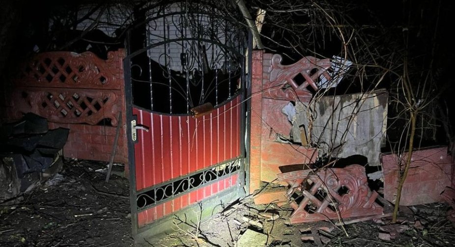 Нічна атака "Шахедами": у Дніпропетровській області уламками поранено чоловіка