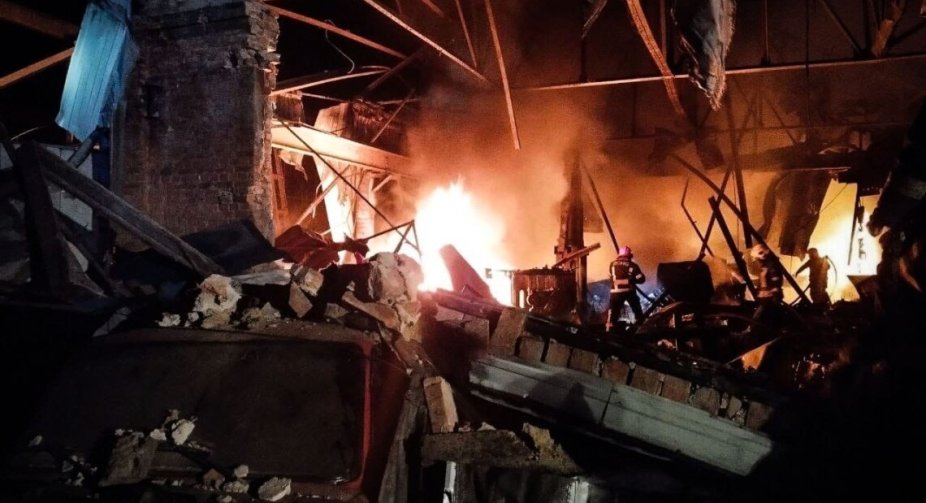 Пожежа в Київській області після падіння уламків дронів-камікадзе
