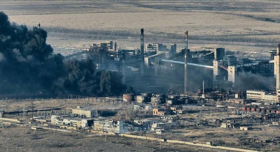 Росіяни обстріляли Авдіївський коксохім фосфорними снарядами, горять цистерни з мазутом