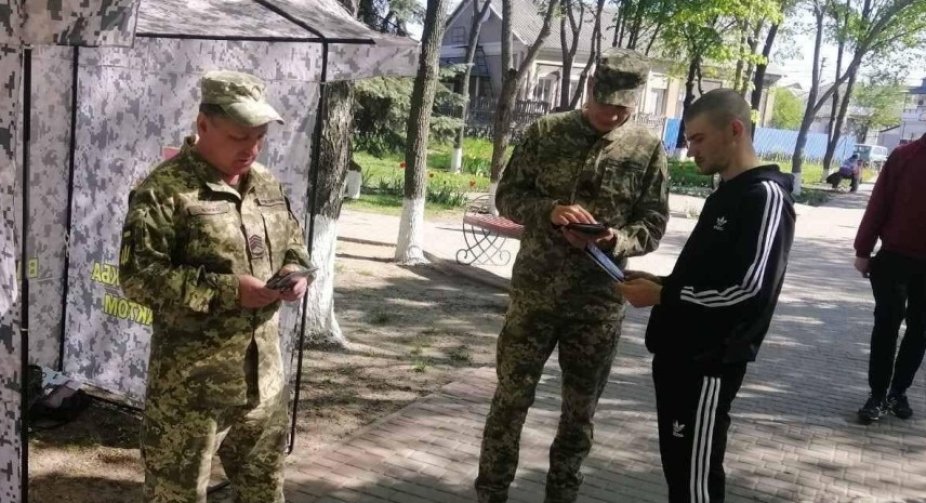 Суд у Запоріжжі виправдав чоловіка, що конфліктував з працівниками ТЦК через повістку