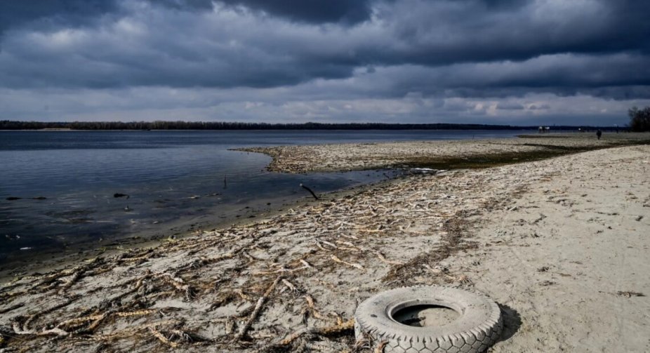 Water is returning to Kakhovka Reservoir: satellite photo