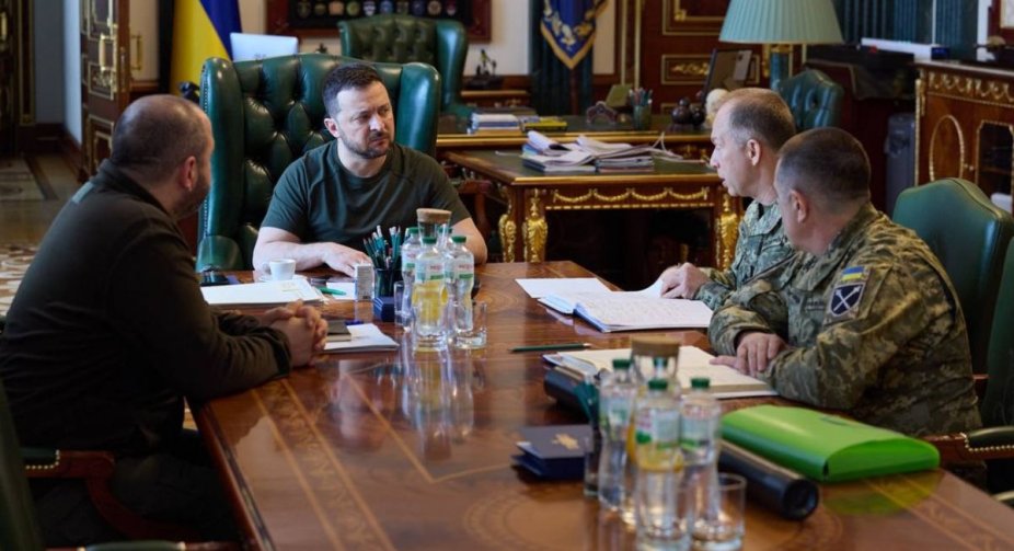 Фронт та удари дронами по Росії: Зеленський розповів про важливі наради з військовими