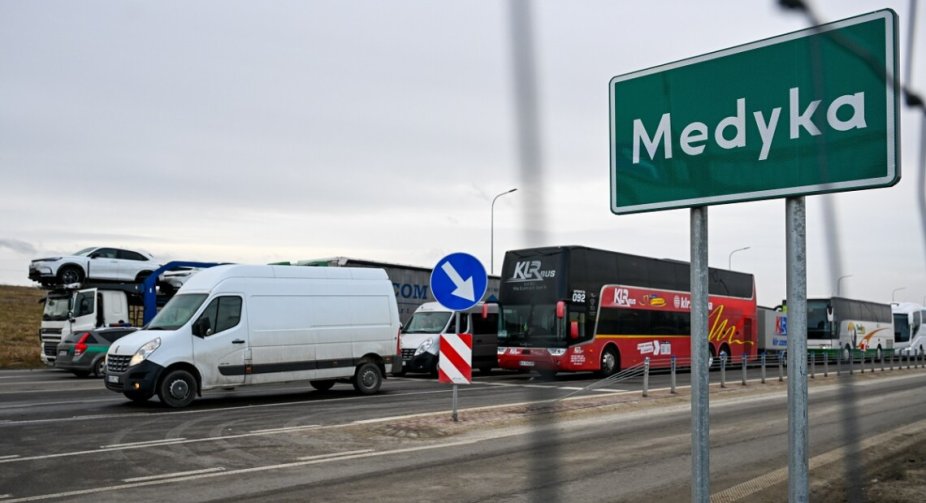 Trucks and buses to be suspended at Medyka-Shehyni checkpoint - State Border Guard Service