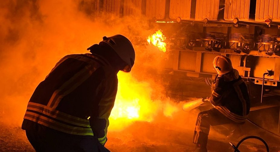 Росіяни атакували критичний об'єкт у Львівській області, виникла пожежа