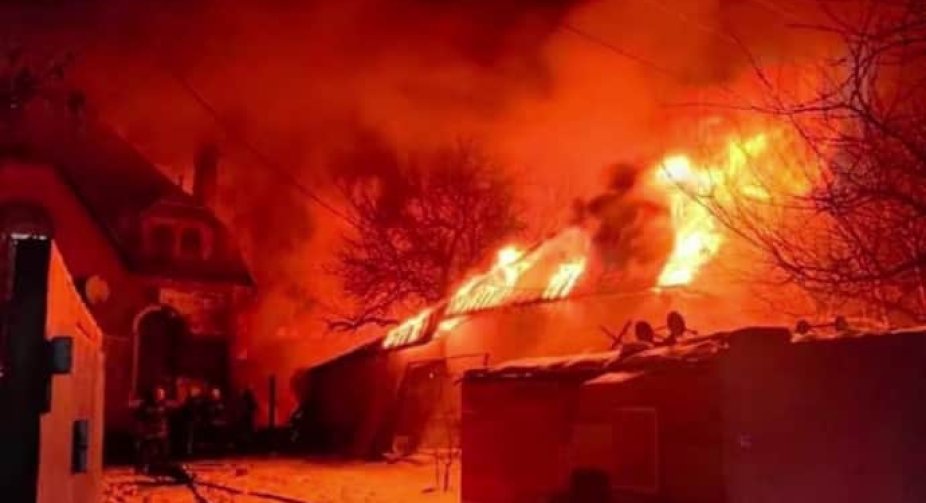 У Харкові "Шахед" росіян влучив у будинок, сталася пожежа (ОНОВЛЕНО)