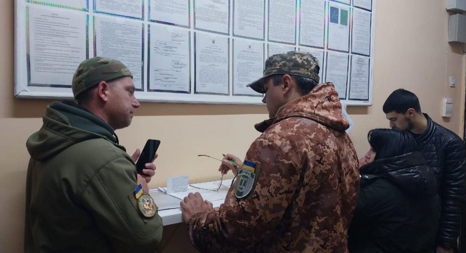 В Одеській області люди у військовій формі затримали підлітка, ТЦК проводить перевірку