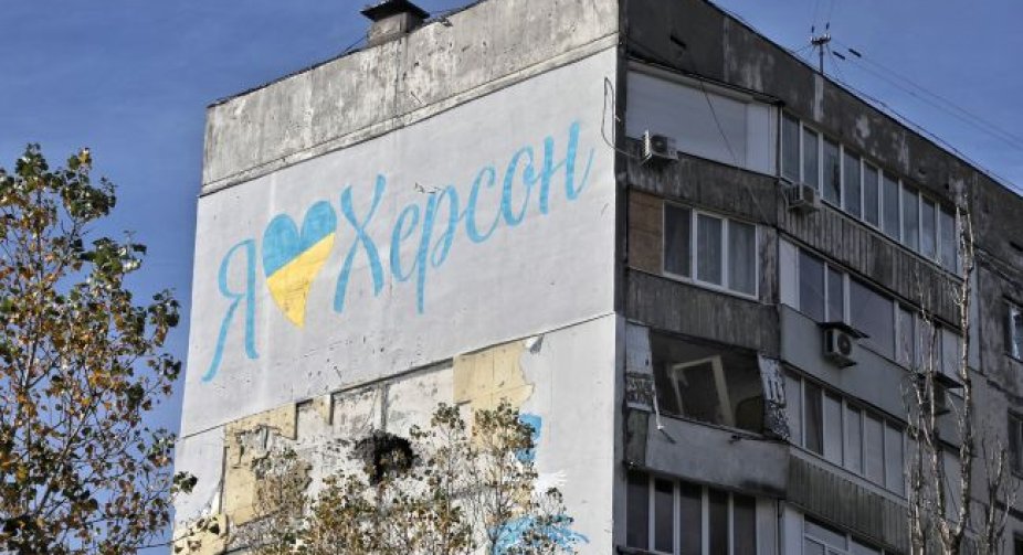 Чиновник із Херсонської ОВА "нажився" на пошкоджених від обстрілів школах: Його затримали
