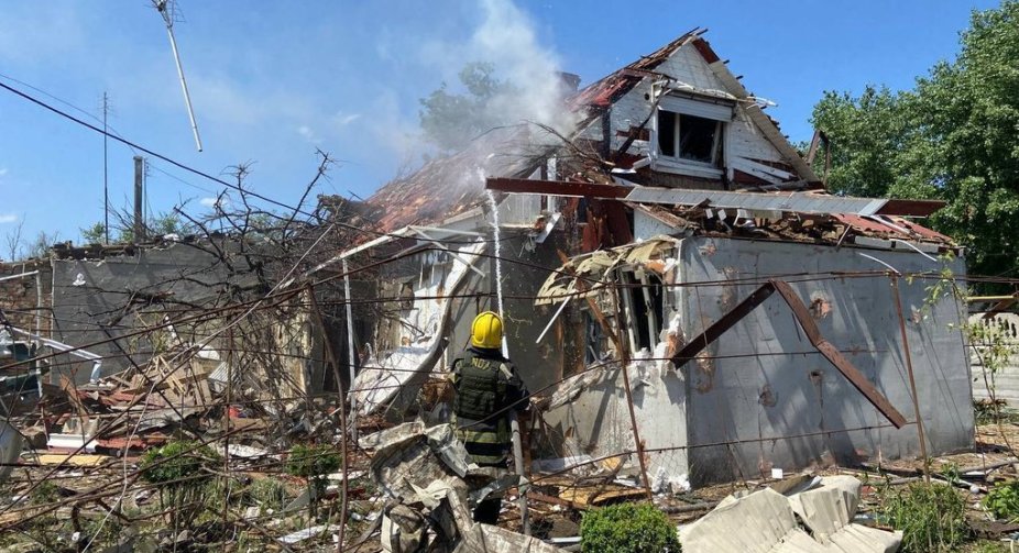 Russia dropped an aerial bomb on residential buildings in Beryslav: 15 people were injured