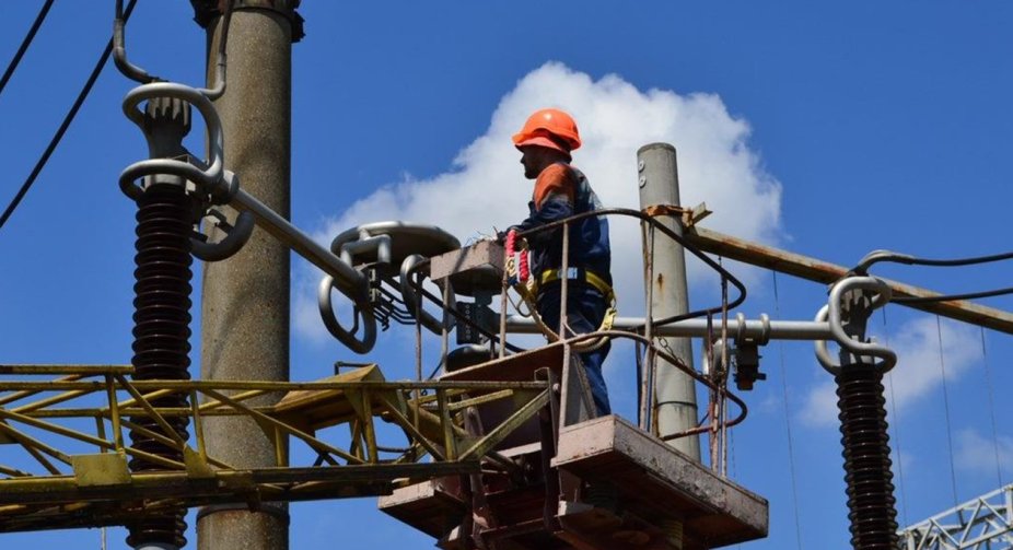 В Україні зберігається дефіцит електроенергії: жителів закликають економити