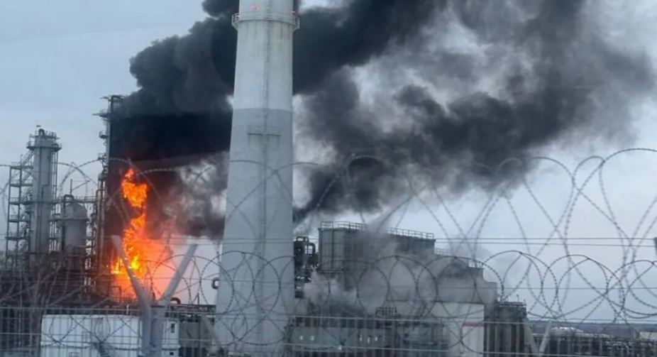 Безпілотники атакували промислові об'єкти на Кубані: два НПЗ та військовий аеродром
