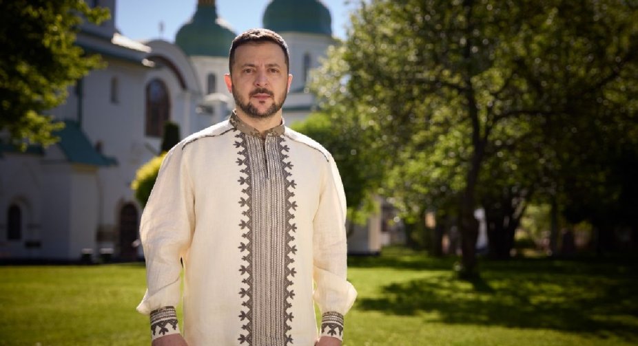 Зеленський закликає українців не здаватися перед росіянами, а лише молитися, - звернення президента
