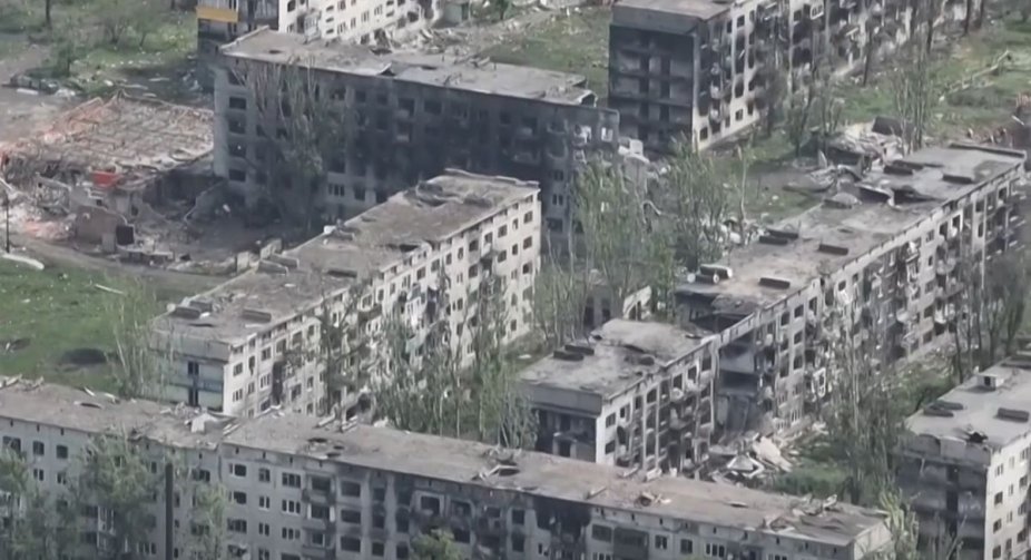 679 жителів відмовляються покинути зруйноване місто Часів Яр, - голова Донецької ОВА