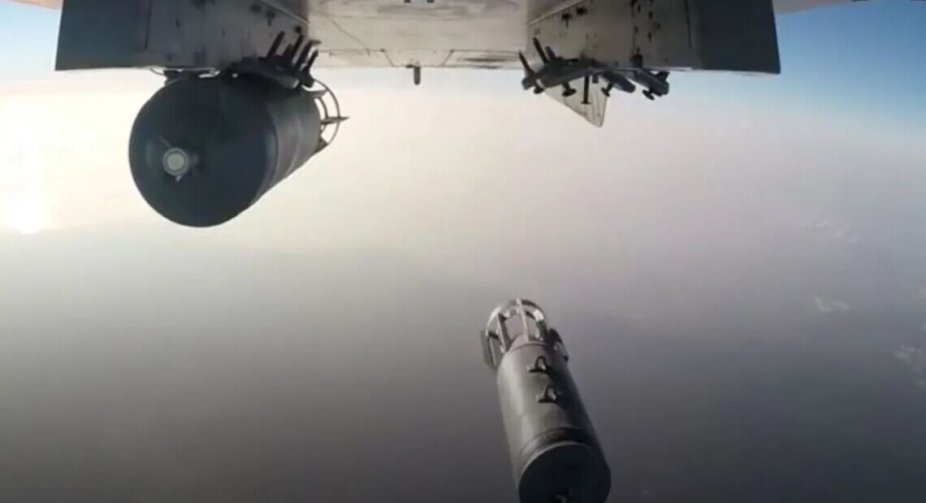 Російські війська завдали удару авіабомбами по Харкову: є руйнування і поранені