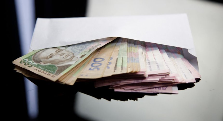 Міністерство фінансів України планує підвищити військовий збір і ПДВ, - Forbes