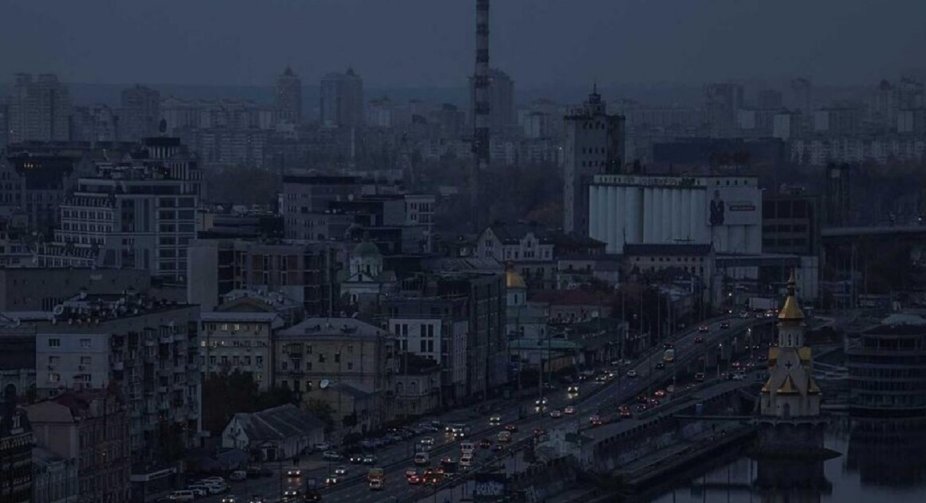 Українцям потрібно готуватися до тижневих блекаутів, - депутат Київради