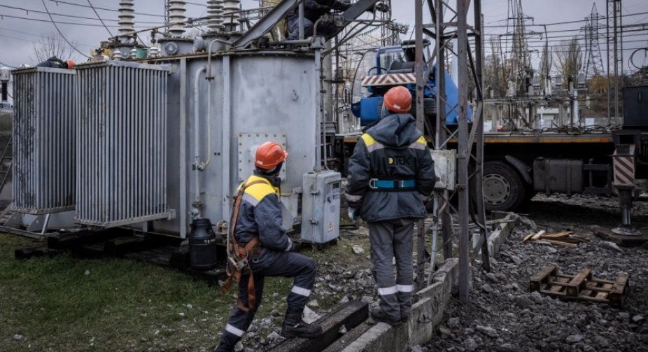 Масована атака на енергосистему: Росія обстріляла п'ять областей України