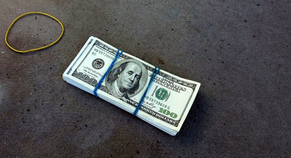 Двох прокурорів було спіймано під час отримання $170 000 хабара