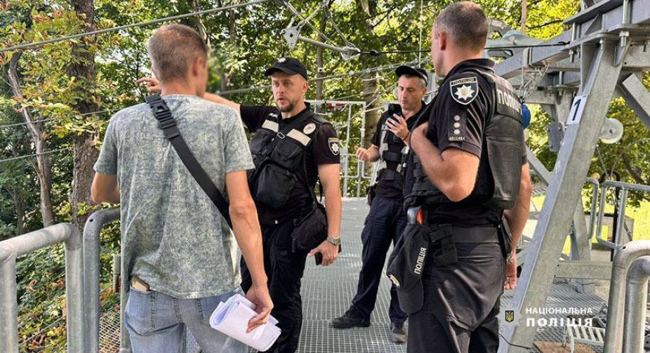 Розслідування трагедії на атракціоні: поліція Києва допитує керівництво та перевіряє документи