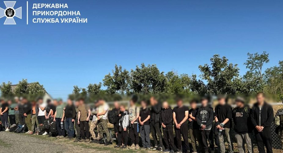 Незаконний перетин кордону: в Одеській області затримали 15 осіб, що їхали до Молдови