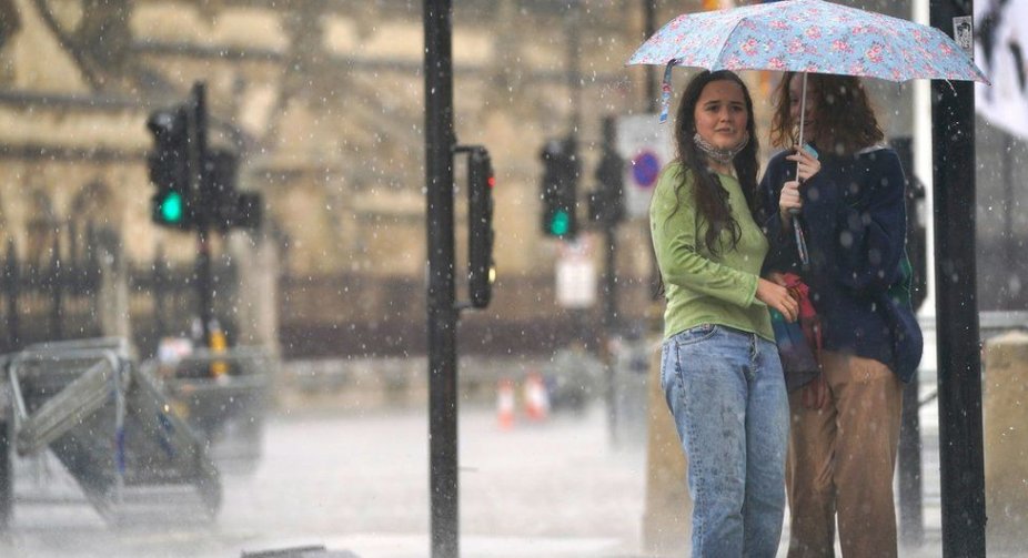Flooded London hospitals ask patients to stay away