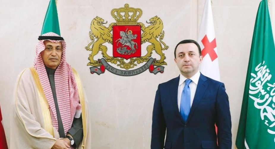 The Minister of Defense hosted the Ambassador of Saudi Arabia