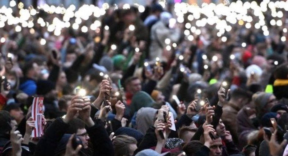 Thousands across Russia defy ban on protests
